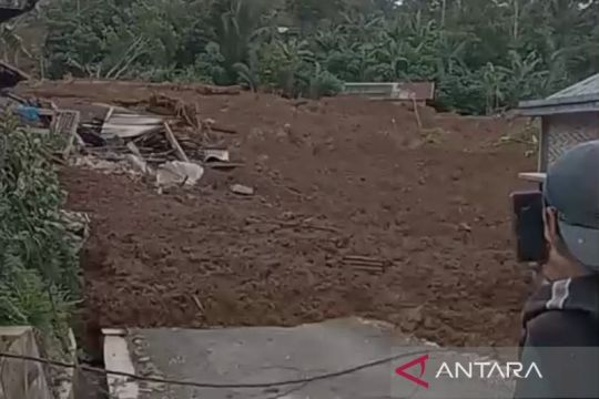 BPBD Banjarnegara tangani tanah longsor di Pandanarum