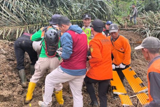 SAR evakuasi dua korban tewas longsor Banjarnegara