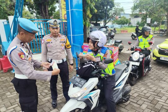 Propam Polresta Pati cek kelengkapan surat kendaraan anggota jelang Operasi Zebra Candi 2025