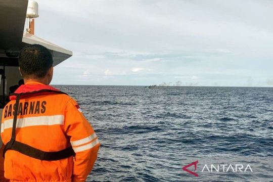 Tim SAR Maluku temukan bangkai kapal ikan terbakar tanpa awak di Perairan Laut Banda