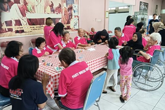 Rayakan HUT, PT Sakti Intimegah Pratama berbagi kebahagiaan dengan warga panti wreda