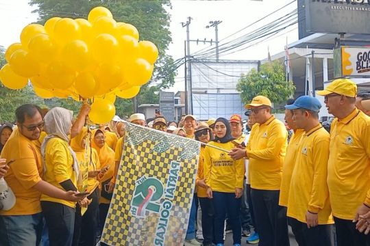 Kampanyekan hidup sehat, ribuan kader Golkar meriahkan "Yellow Fun Walk"