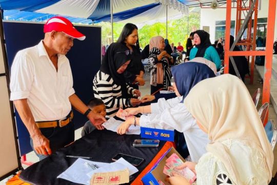 PT Pos salurkan BLT Kesra dari Kemensos kepada 10.776 warga di Kendari