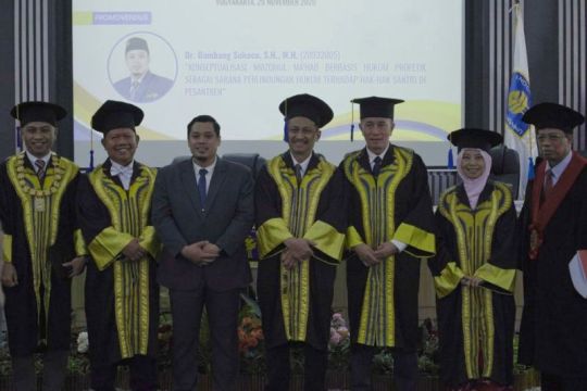 Bambang Sukoco raih Doktor UII, tawarkan konsep Nidzomul Ma'had untuk perlindungan hak santri