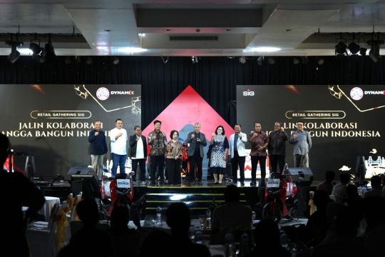 Semen Gresik perkokoh jaringan distributor dan toko bangunan di Area 4 Jateng