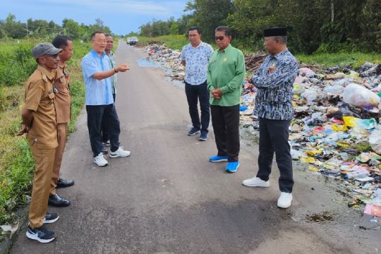 Komisi II DPRD Kotim sidak lokasi TPS liar di Sawit Raya