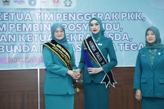 Gadis Sephi Febriana Dedy Yon resmi pimpin TP PKK Kota Tegal