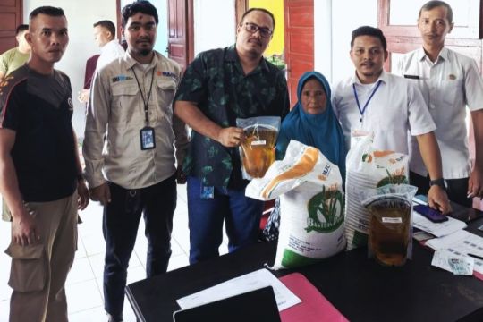 Bulog Natuna salurkan bantuan beras dan minyak goreng ke masyarakat