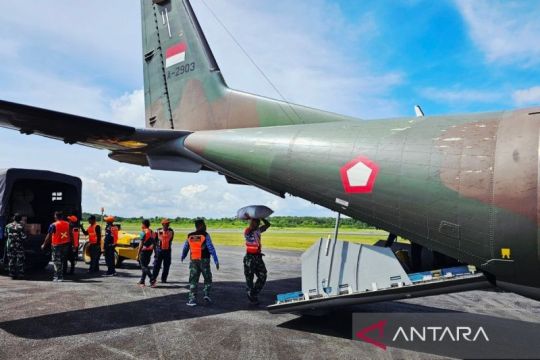 TNI AU angkut bantuan warga Natuna bagi korban bencana Sumatera