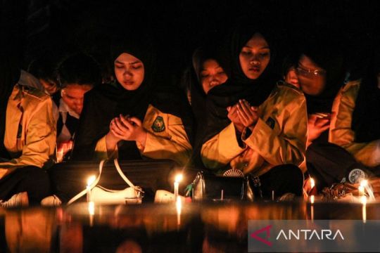 Mahasiswa di Palangka Raya doa bersama untuk korban banjir Sumatera dan Aceh