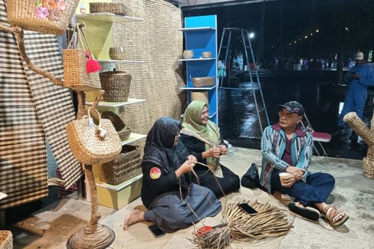 Anggota Komisi VII DPR RI Samuel Wattimena dukung objek wisata Bukit Cinta jadi 