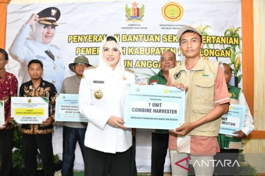 Pemkab Pekalongan salurkan bantuan alat pertanian dukung swasembada pangan