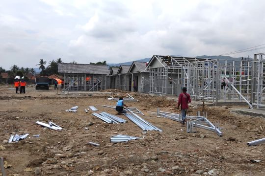 Cilacap mempercepat pembangunan huntara bagi penyintas longsor Cibeunying