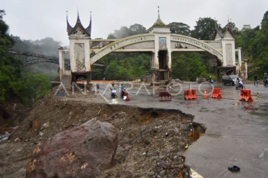 Kawasan jembatan kembar Padang Panjang pascabencana