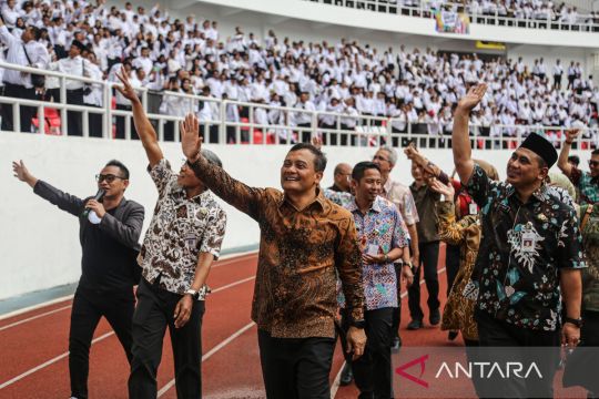 Pemprov Jateng serahkan 13.111 SK PPPK paruh waktu formasi 2025 di Stadion Jatidiri