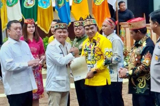 Bupati Pulang Pisau terima sertifikat hak pakai MPP