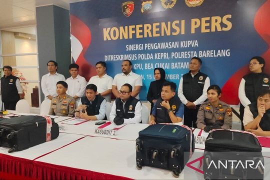 Polda bersama Bea Cukai tindak pelaku valas bawa Rp7,79 miliar ke Singapura
