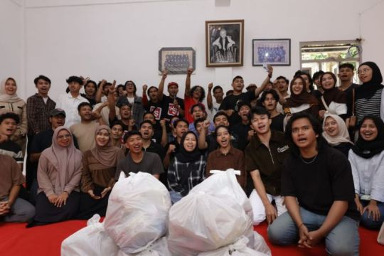 Gandeng Slank, HS salurkan bantuan untuk mahasiswa Sumatra di Semarang
