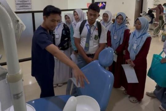 UMS Future Insight ajak puluhan siswa SMA kenali Kedokteran Gigi