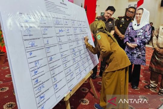 Pemdes Natuna tandatangani pakta integritas komitmen kelola dana desa