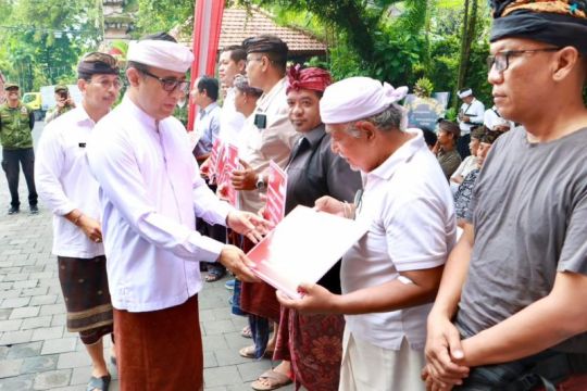 Pemkot Denpasar serahkan bantuan bencana alam tahap tiga
