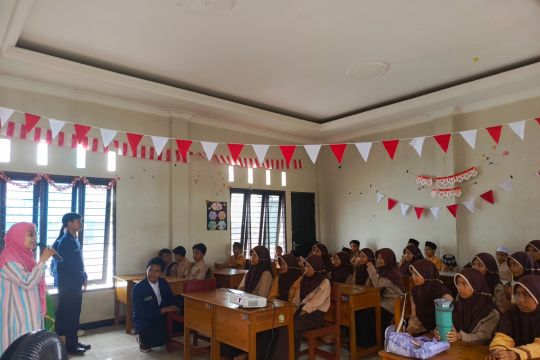 Tim UMPR berikan ekstrakurikuler Bahasa Inggris Kreatif bagi siswa