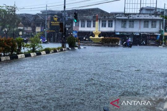 Cuaca Semarang hari ini, waspada potensi hujan dan petir