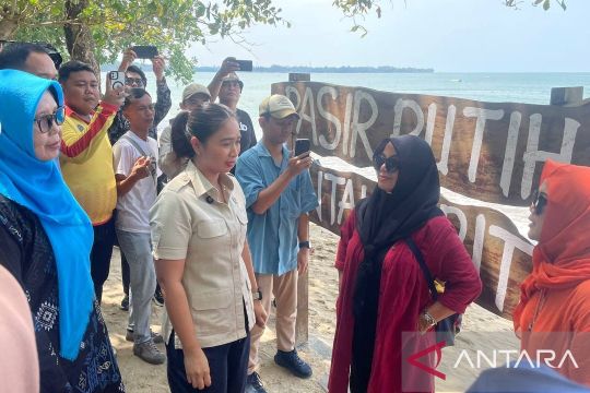 Wamenpar tinjau kesiapan wisata Anyer sambut libur Nataru 2026