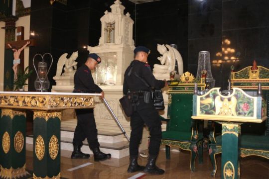 Tim Jihandak Polda DIY sterilkan lima gereja besar di Bantul