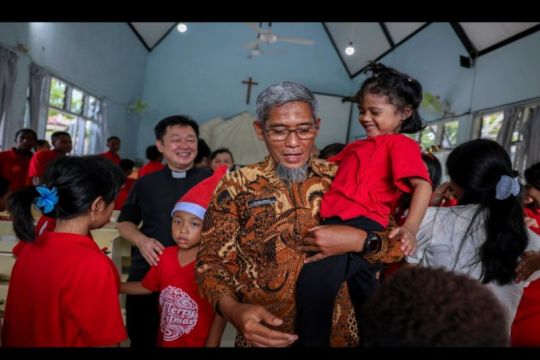 Sekda Jateng berbagi kasih dan motivasi puluhan bocah panti