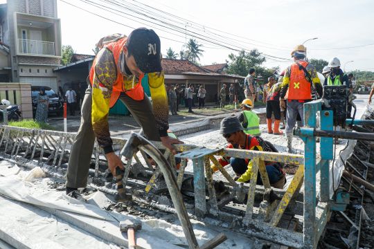 Pemprov Jateng sebutkan  total pembenahan jalan-jembatan 2.440,12 kilometer
