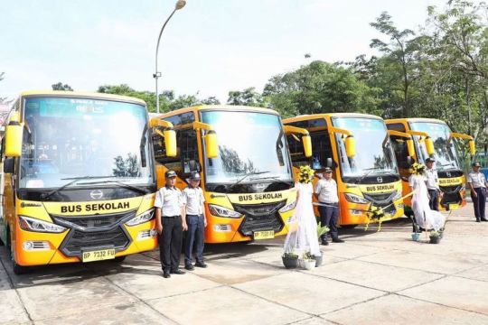 Pemkot Batam hadirkan empat bus sekolah gratis baru