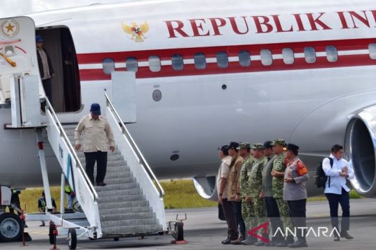 Prabowo tiba di Silangit, tinjau jembatan Bailey di Tapanuli Selatan