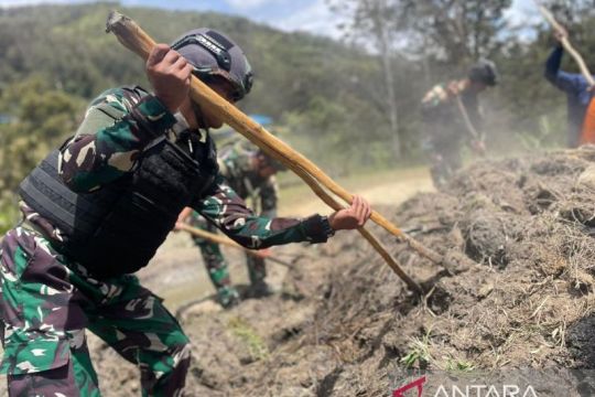 Satgas Yonif 511/DY pastikan doa tutup tahun di pedalaman Papua aman