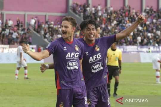 Persis bungkam Semen Padang 3-2 di kandangnya
