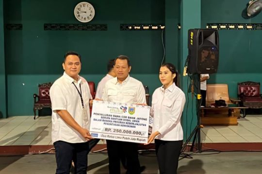 Bank Jateng dan Pemkab Kudus salurkan bantuan untuk PKL