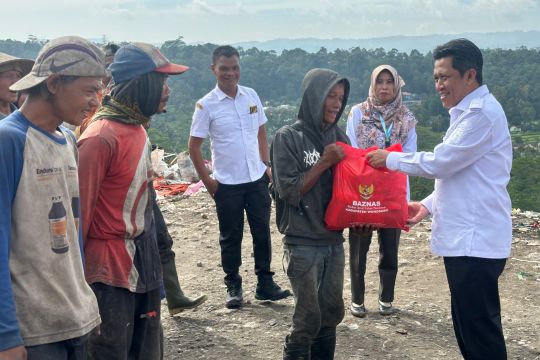 Pemkab dan Baznas Wonosobo beri bantuan kepada pemulung