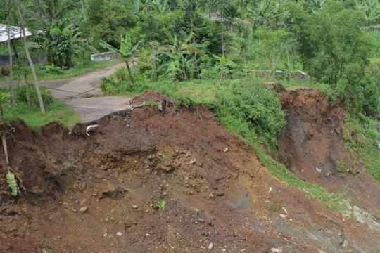 Pemkab Temanggung percepat pemulihan akses antar-desa yang terputus longsor