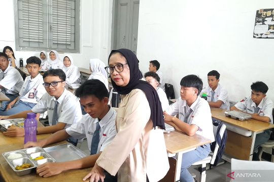 BGN mengingatkan guru juga harus dapat MBG pada 2026