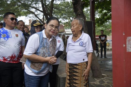 Pemkot Semarang salurkan 400 paket sembako untuk nelayan saat tidak melaut
