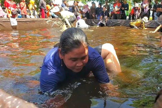 Riuh suara penonton warnai kemeriahan mangaruhi dalam FBHH Kotim 2026