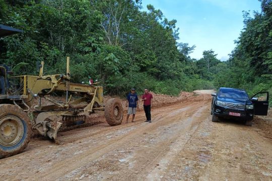 Bukit Santuai fokus perbaikan jalan untuk percepat pemerataan listrik