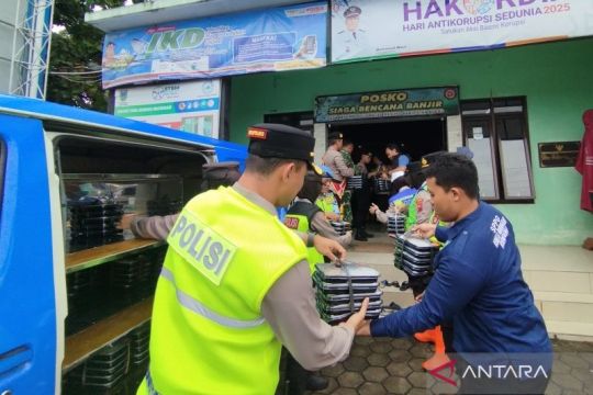 SPPG Polres Kudus membantu suplai makanan untuk pengungsi banjir