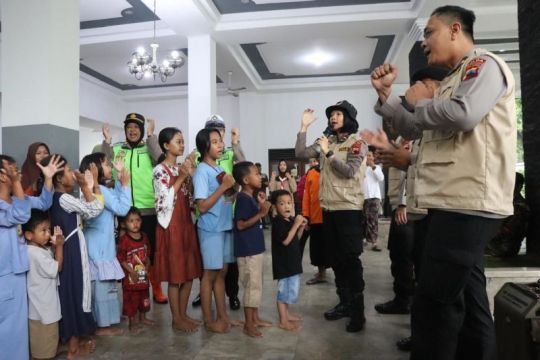 Polres Kudus dan SDM Polda berikan penyembuhan trauma warga terdampak banjir