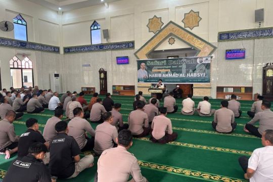 Polda Kepri peringati Isra Mi'raj guna perkuat spiritual personel