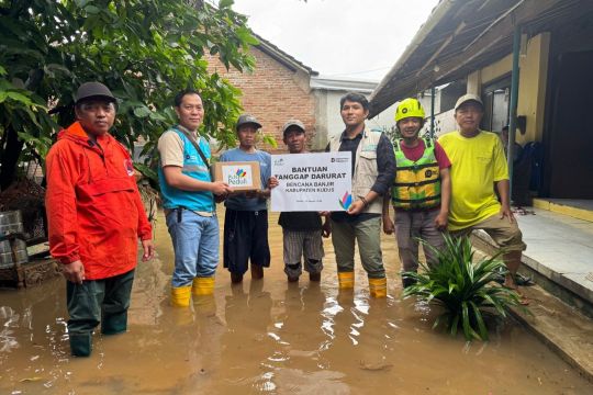 PLN salurkan bantu warga terdampak banjir di tiga daerah