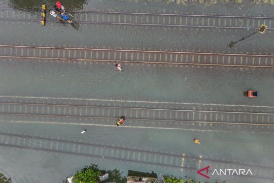 Sejumlah perjalanan KA dibatalkan akibat banjir Pekalongan