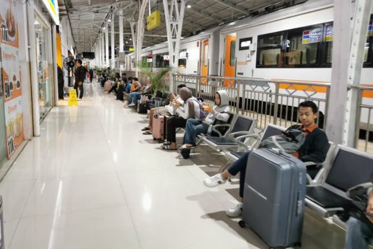 Kereta Kamandaka-Purwojaya batal berangkat akibat banjir