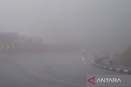 Waspada para pengendara! Kabut tebal di kawasan Puncak