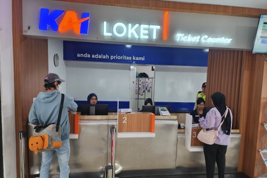 KAI Bandung membatalkan perjalanan tiga kereta meski jalur Pantura mulai pulih